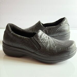 Easy Works by Easy Street Black Embossed Women's Slip-On Shoes Size